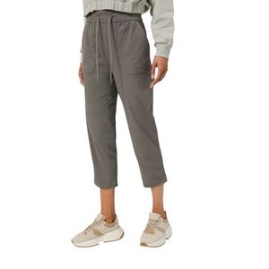 Lululemon Beyond the Studio Crop Sz 4 Grey Sage